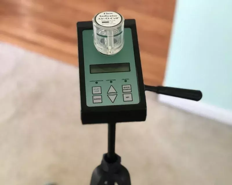 Air-O-Cell flow indicator device used for non-viable mold spore sampling